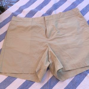 Dockers 💯 % cotton shorts for women Size 14 New with Tags khaki/cream